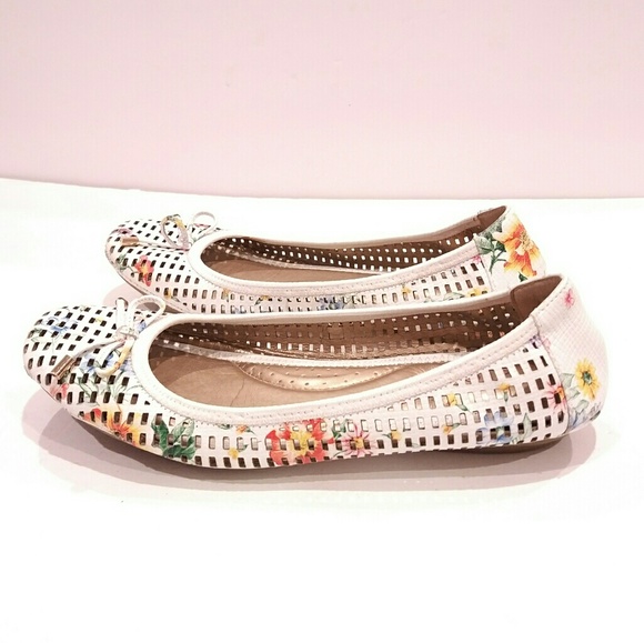 me too shoes flats